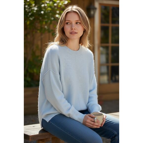 Vince Camuto Women's Light Blue Crewneck Pullover Sweater Size Medium - Picture 1 of 4